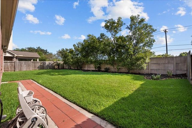 2404 Garnetfield Lane, Friendswood, TX 77546