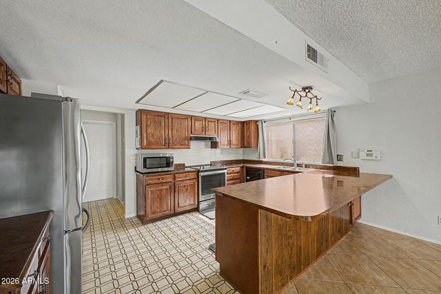 5202 W BROWN Street, Glendale, AZ 85302