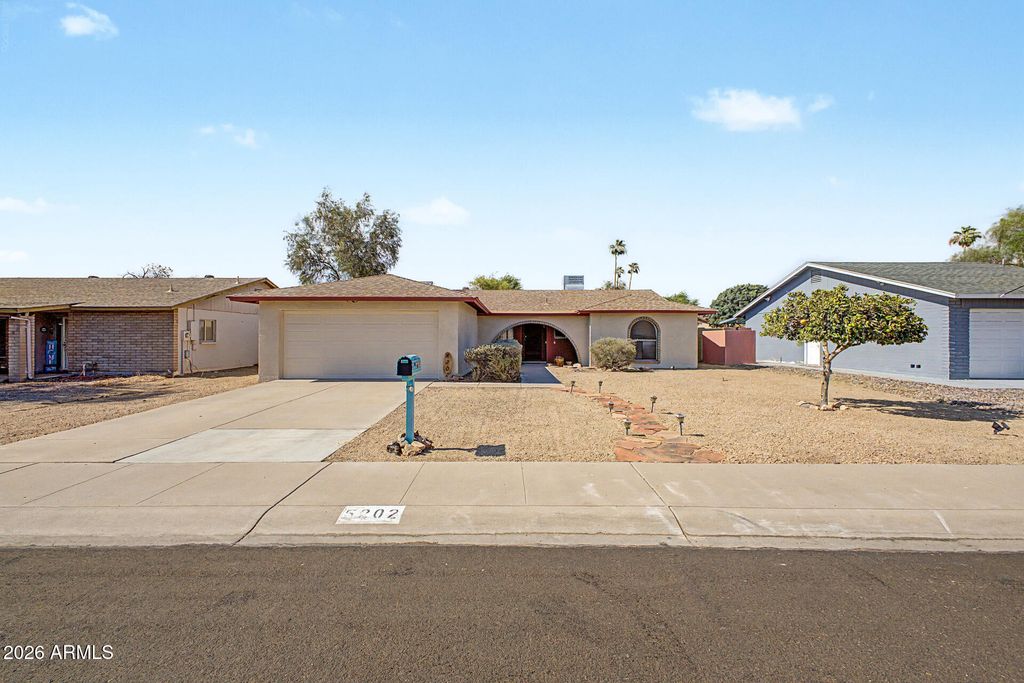 5202 W BROWN Street, Glendale, AZ 85302