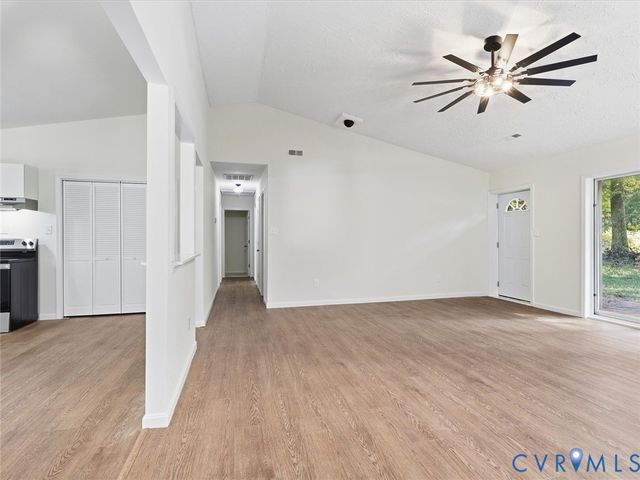 20254 Shockey Ln, Beaverdam, VA 23015