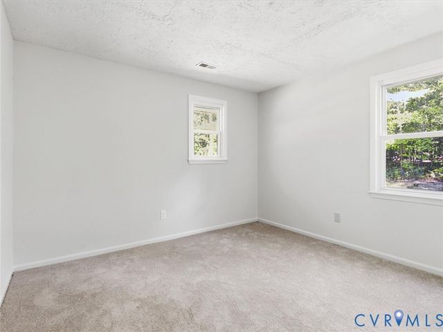 20254 Shockey Ln, Beaverdam, VA 23015