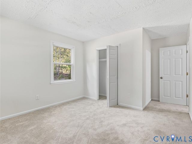 20254 Shockey Ln, Beaverdam, VA 23015