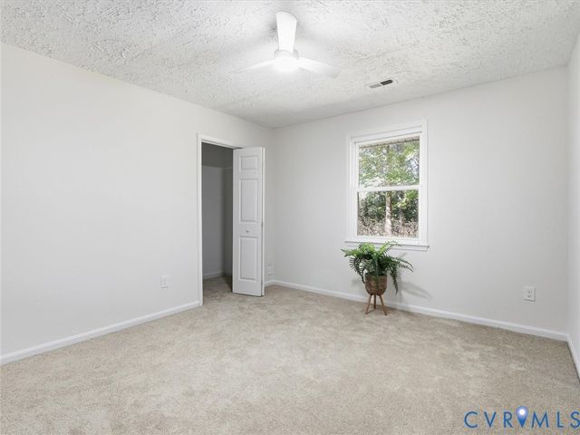 20254 Shockey Ln, Beaverdam, VA 23015