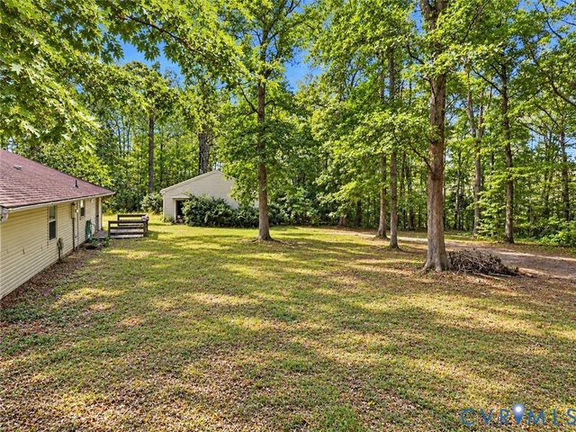 20254 Shockey Ln, Beaverdam, VA 23015