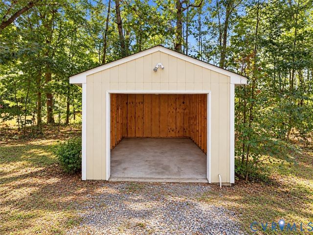 20254 Shockey Ln, Beaverdam, VA 23015