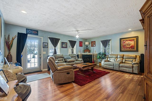 39151 Wanda Avenue, Sterling Heights, MI 48313