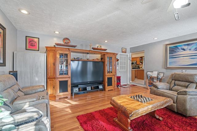 39151 Wanda Avenue, Sterling Heights, MI 48313