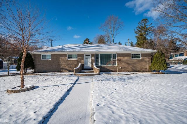 39151 Wanda Avenue, Sterling Heights, MI 48313