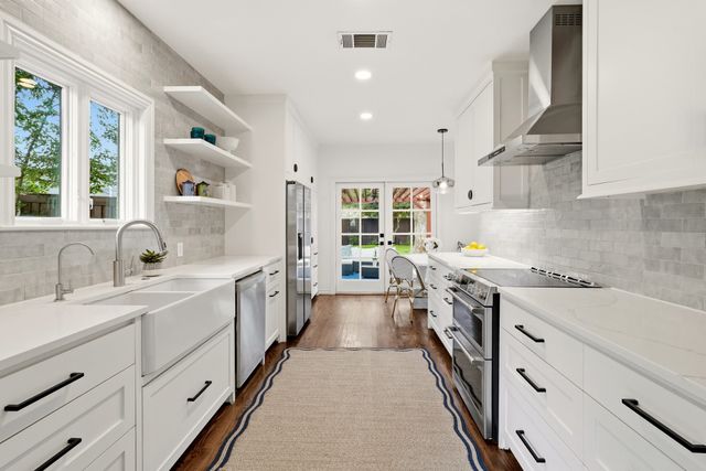 5535 McCommas Boulevard, Dallas, TX 75206