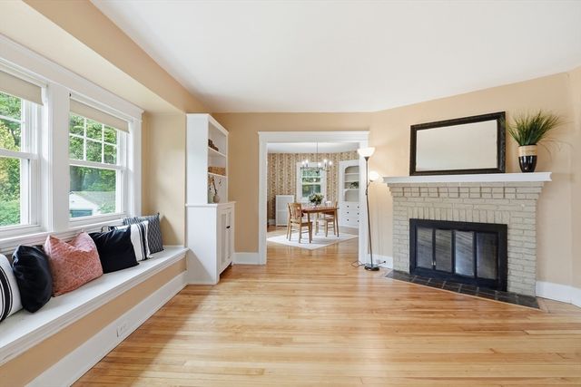 11 Wildrose Avenue, Worcester, MA 01602