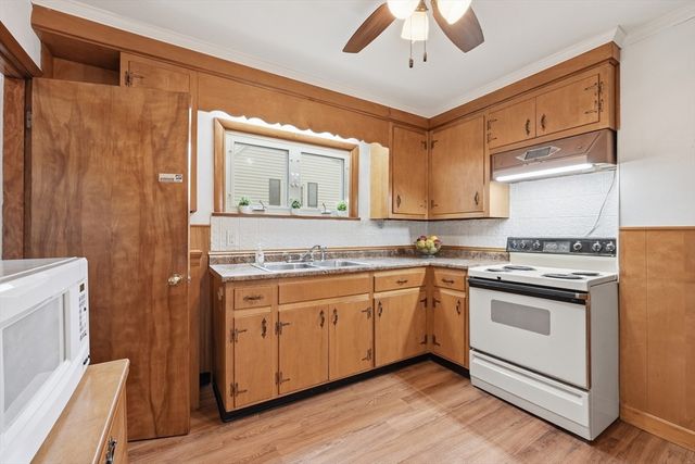 11 Wildrose Avenue, Worcester, MA 01602