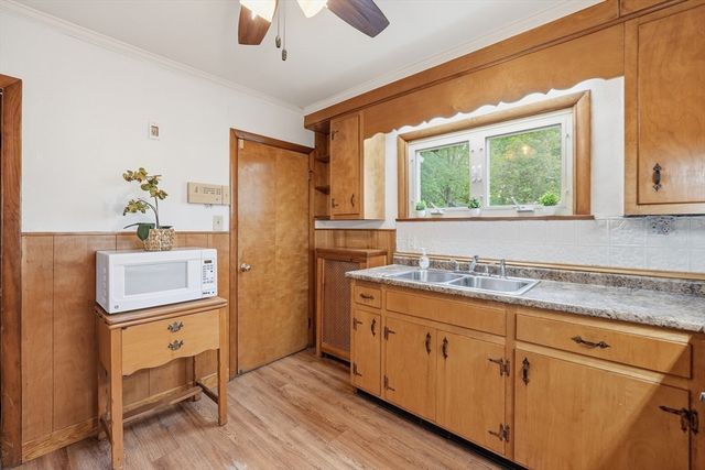 11 Wildrose Avenue, Worcester, MA 01602