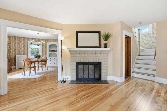 11 Wildrose Avenue, Worcester, MA 01602
