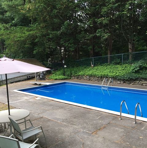 11 Wildrose Avenue, Worcester, MA 01602