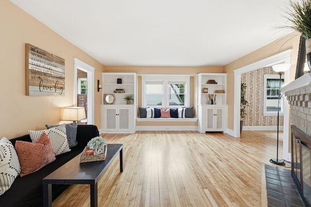 11 Wildrose Avenue, Worcester, MA 01602