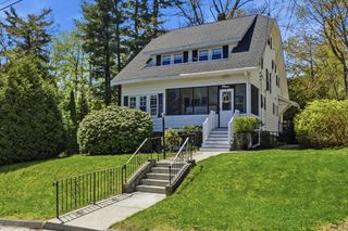 11 Wildrose Avenue, Worcester, MA 01602