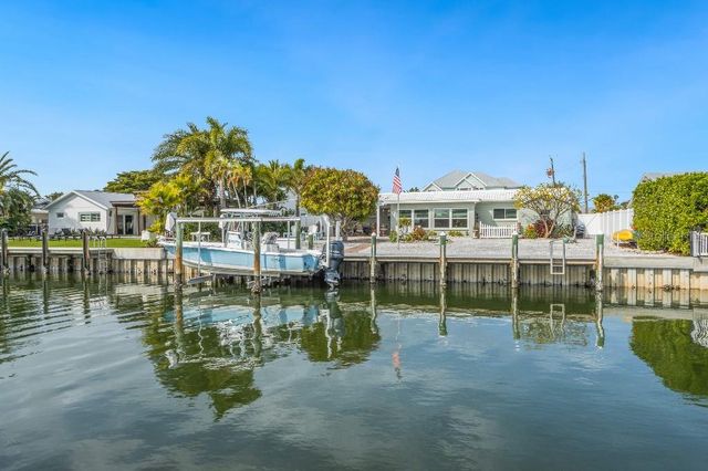 529 67TH STREET, Holmes Beach, FL 34217