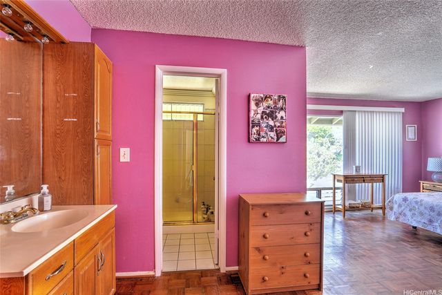 215 Kawaihae Street F1, Honolulu, HI 96825