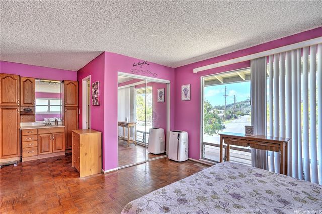 215 Kawaihae Street F1, Honolulu, HI 96825