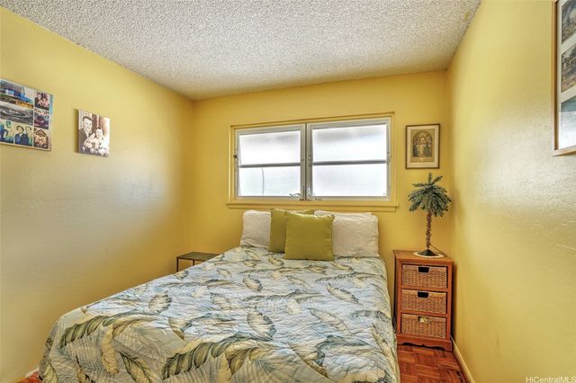 215 Kawaihae Street F1, Honolulu, HI 96825