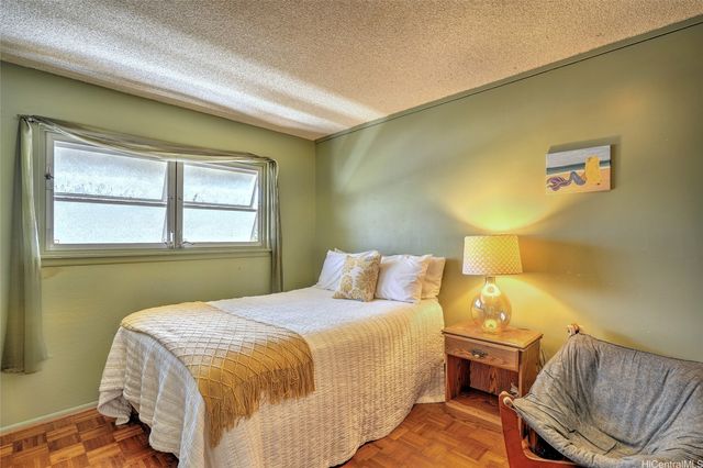 215 Kawaihae Street F1, Honolulu, HI 96825