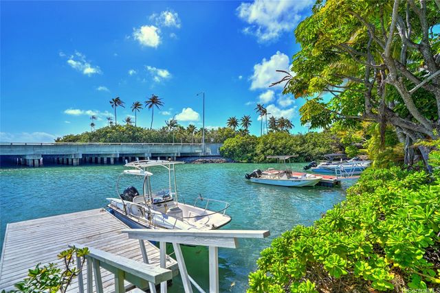 215 Kawaihae Street F1, Honolulu, HI 96825