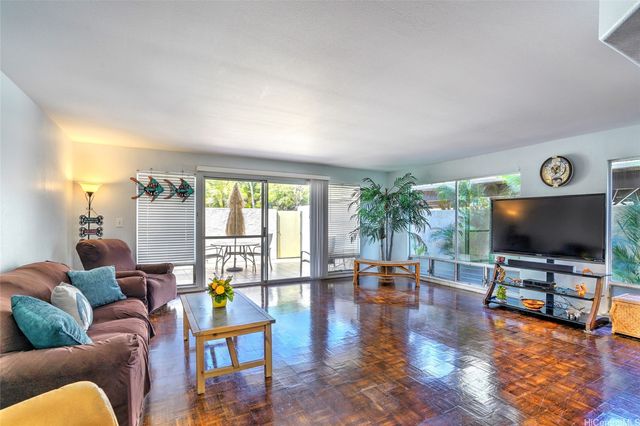 215 Kawaihae Street F1, Honolulu, HI 96825