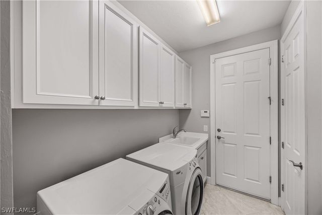 7658 Jacaranda LN, Naples, FL 34114