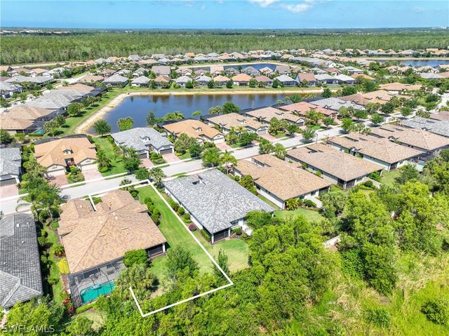 7658 Jacaranda LN, Naples, FL 34114