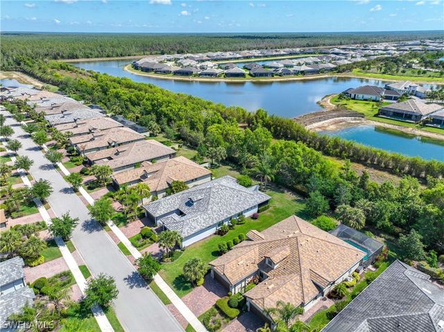 7658 Jacaranda LN, Naples, FL 34114