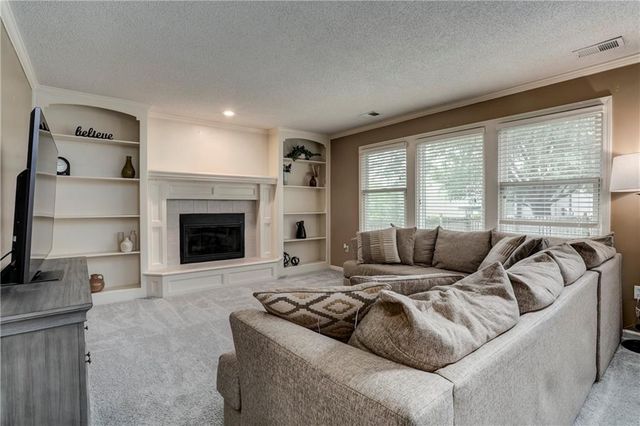 21513 W 52nd Street, Shawnee, KS 66226