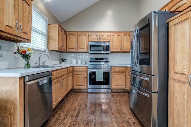 21513 W 52nd Street, Shawnee, KS 66226