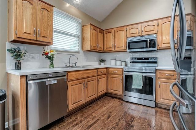 21513 W 52nd Street, Shawnee, KS 66226