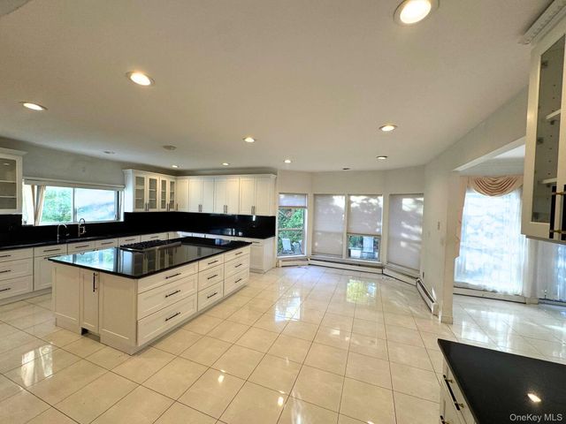 21 Cary Road, Great Neck, NY 11021