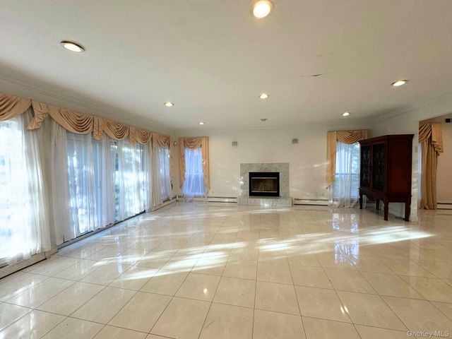 21 Cary Road, Great Neck, NY 11021