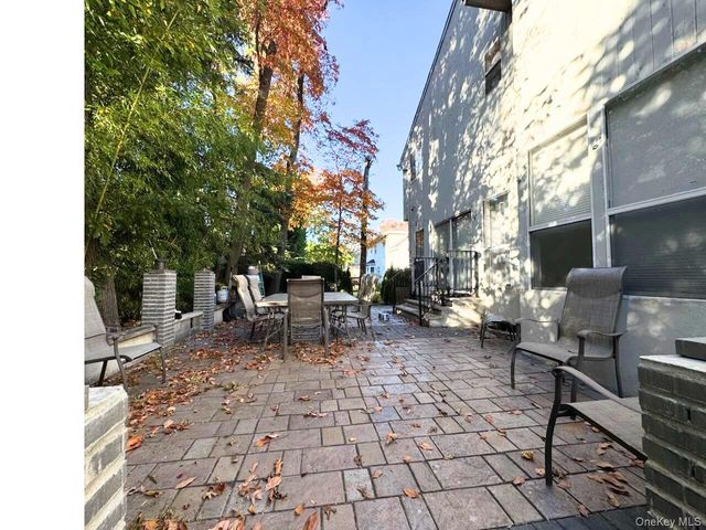 21 Cary Road, Great Neck, NY 11021