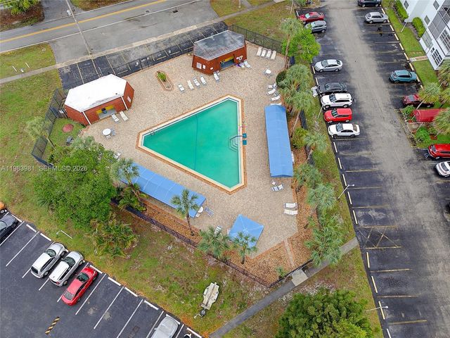 4851 NW 21st St 107, Lauderhill, FL 33313