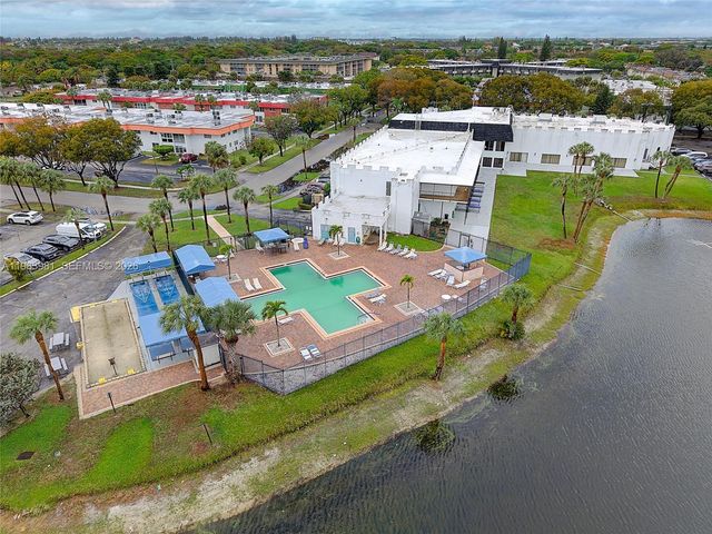 4851 NW 21st St 107, Lauderhill, FL 33313