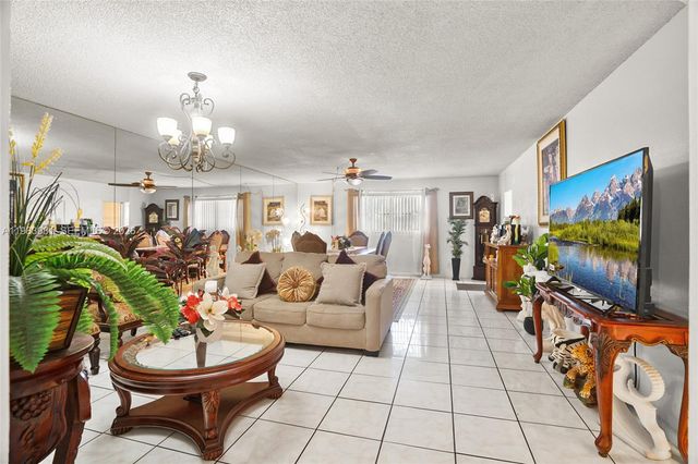 4851 NW 21st St 107, Lauderhill, FL 33313