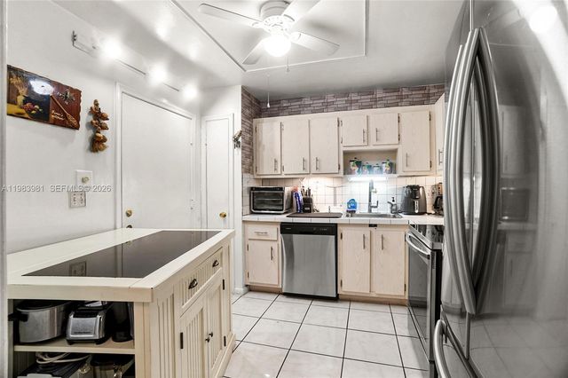 4851 NW 21st St 107, Lauderhill, FL 33313