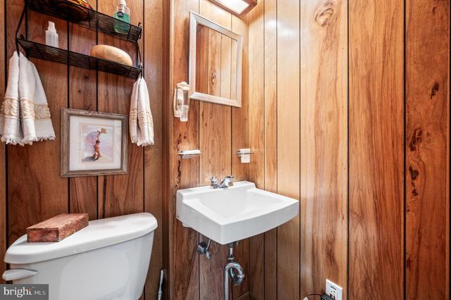 314 WALNUT HILL LN, Havertown, PA 19083