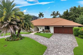 517 Parkwood LN, Naples, FL 34103