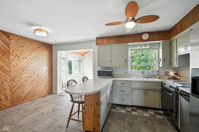 196 E 600 N, Alexandria, IN 46001