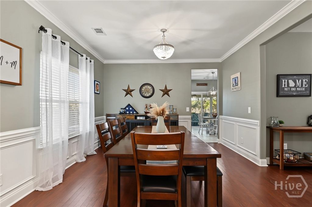 Image 11 of property listing at 300 Mosswood Drive, Savannah, GA 31405