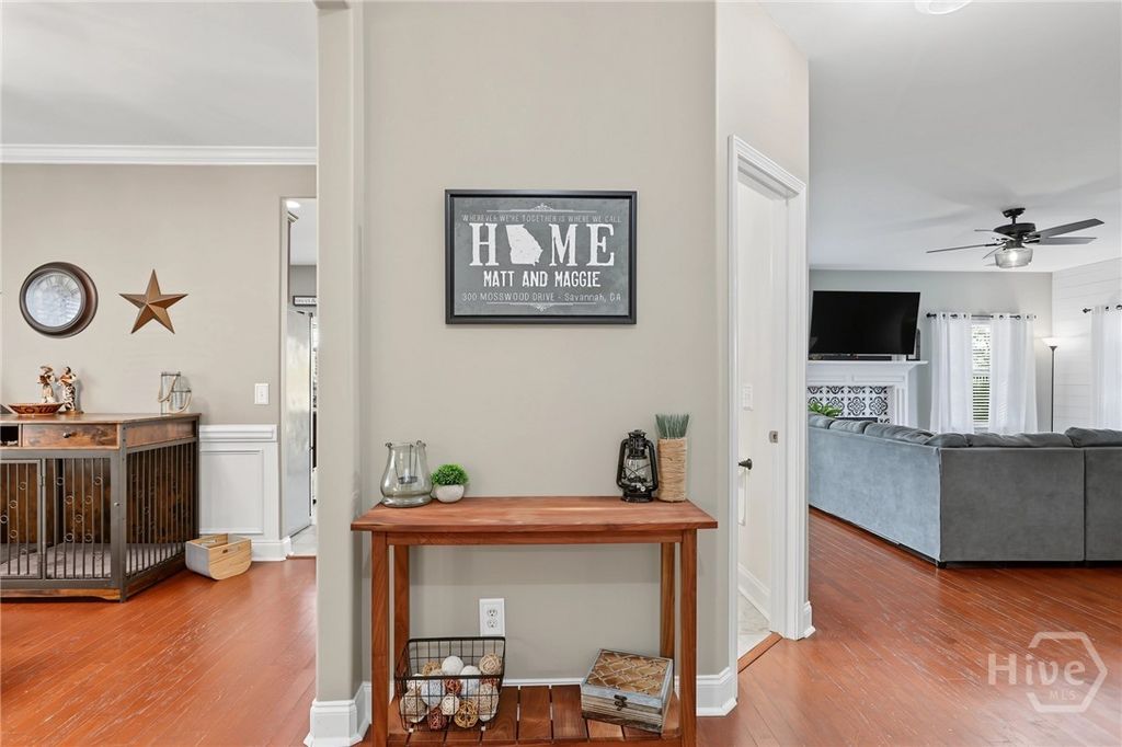 Image 13 of property listing at 300 Mosswood Drive, Savannah, GA 31405