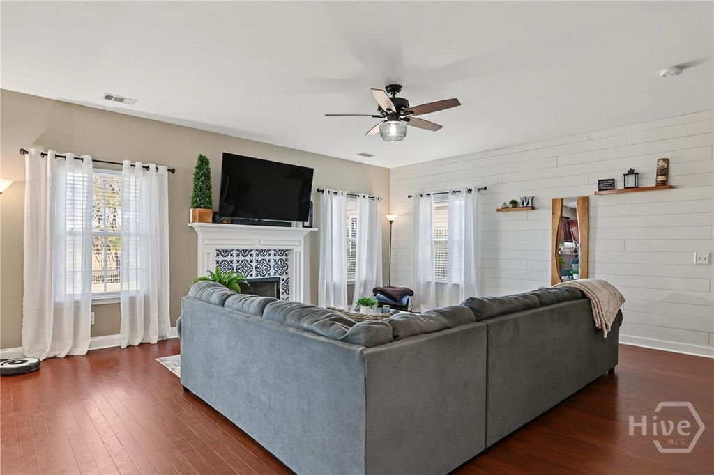Image 14 of property listing at 300 Mosswood Drive, Savannah, GA 31405