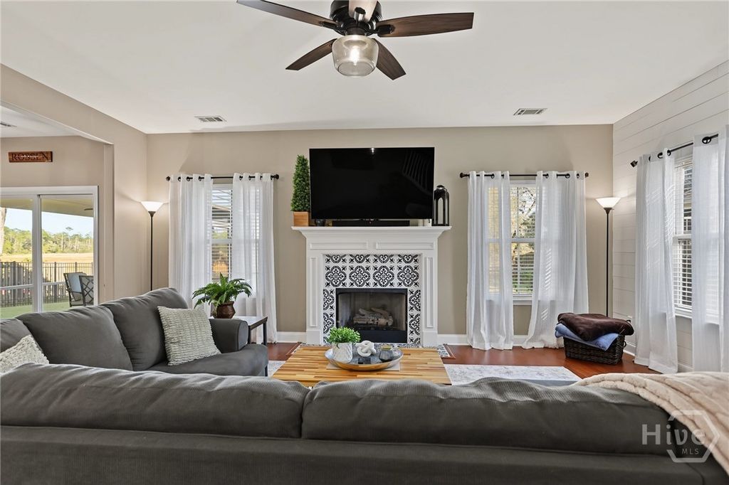 Image 15 of property listing at 300 Mosswood Drive, Savannah, GA 31405