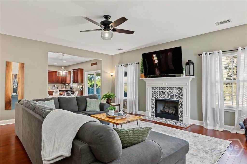 Image 16 of property listing at 300 Mosswood Drive, Savannah, GA 31405