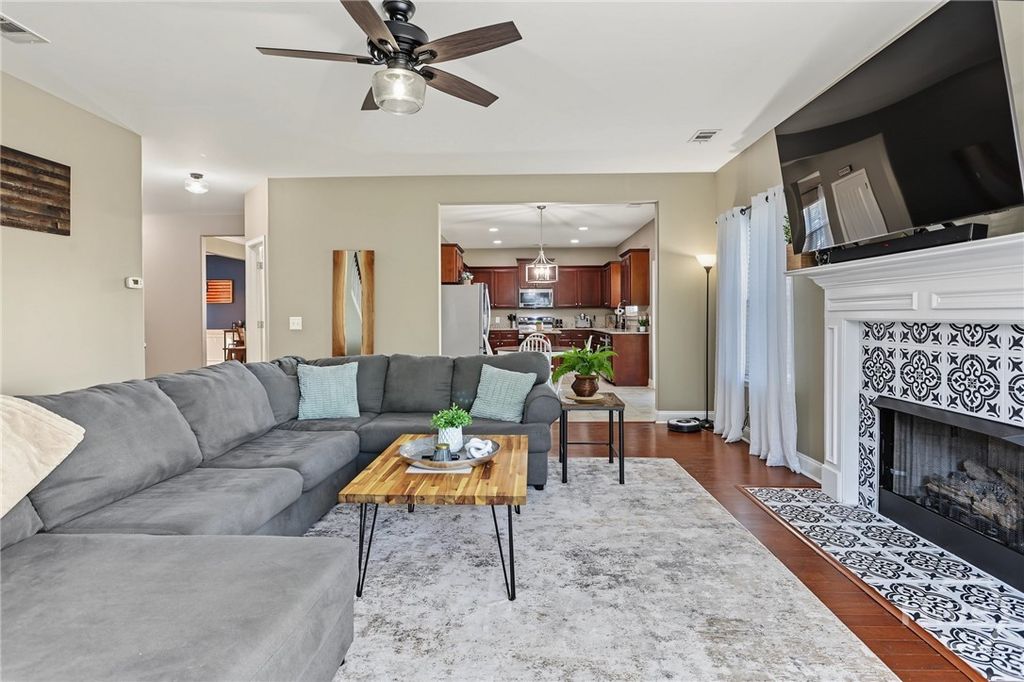 Image 17 of property listing at 300 Mosswood Drive, Savannah, GA 31405