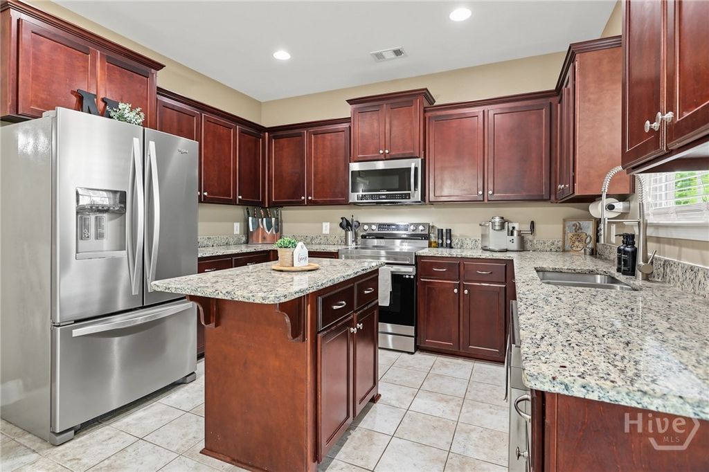 Image 22 of property listing at 300 Mosswood Drive, Savannah, GA 31405